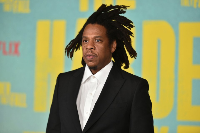           Jay-Z - 340 triệu USD: Thương vụ bán lại công ty phát trực tuyến Tidal và thương hiệu rượu champagne Armand de Brignac giúp nam rapper bỏ túi số tiền lớn. Chồng của Beyoncé còn kiếm tiền thông qua việc kinh doanh thời trang, đại sứ thương hiệu. Ảnh: AFP.          