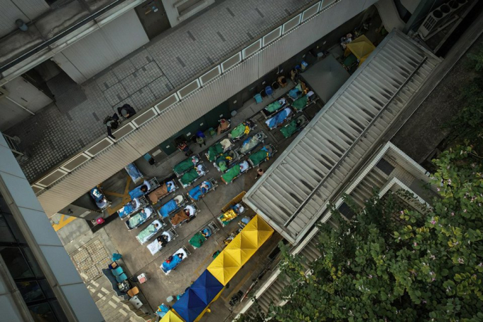           Hong Kong cho biết những người mắc bệnh nhẹ có thể cách ly tại nhà nhưng đến ngày 16/2, vẫn còn 12.000 người đang chờ nhập viện. Ảnh: inmediahk.net.          