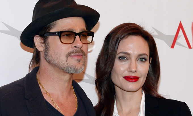 Brad Pitt (trái) và Angelina Jolie
