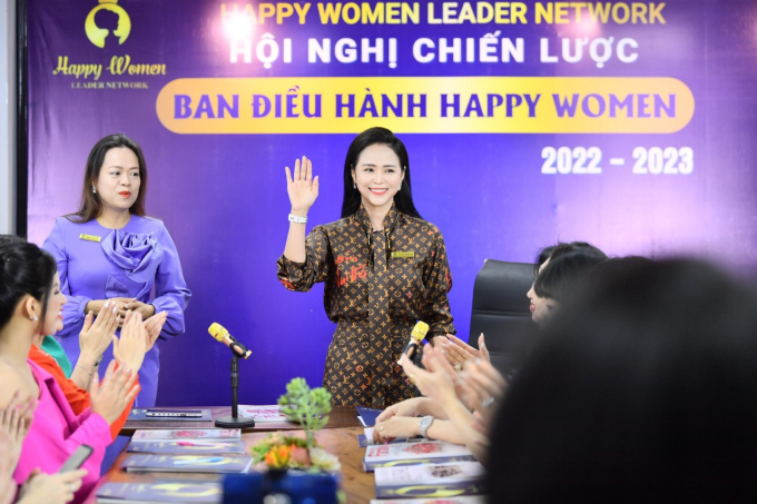 Chủ tịch sáng lập và điều hành HWLN - Nữ hoàng Hoa hồng Bùi Thanh Hương 