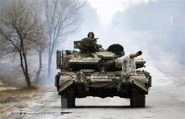   Quân nhân Ukraine trong cuộc xung đột với lực lượng Nga ở vùng Lugansk, ngày 25/2/2022. (Ảnh: AFP/TTXVN)  