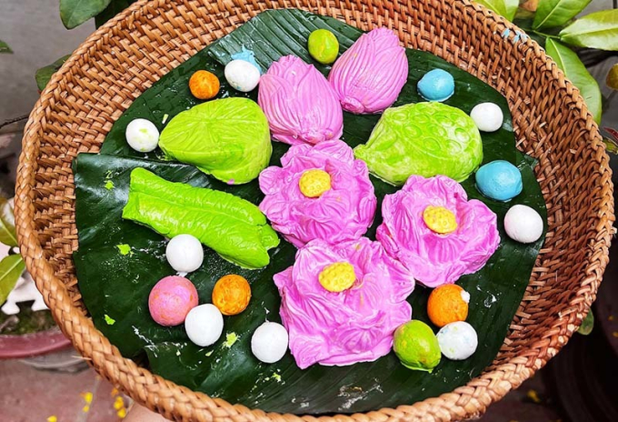         Bánh trôi hoa sen gây sốt chợ Tết Hàn thực năm nay        