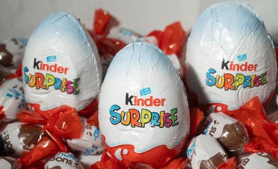 Thu hồi kẹo trứng chocolate Kinder Surprise do nghi nhiễm khuẩn Salmonella