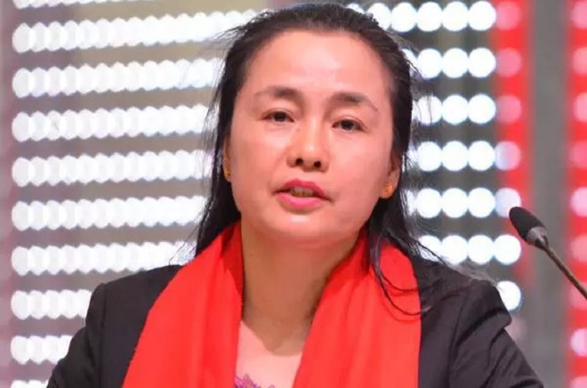 1. Fan Hongwei sở hữu giá trị tài sản ròng 18,2 tỷ USD. Fan Hongwei là phụ nữ giàu thứ 13 thế giới. Bà là Chủ tịch Hengli Petrochemical, một công ty lọc dầu và sợi hóa học ở Trung Quốc. Tài sản của bà Fan không thay đổi so với một năm trước.