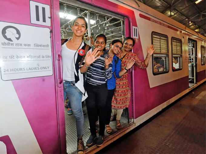 Ấn Độ là quốc gia đầu tiên và duy nhất hiện nay duy trì cả chuyến tàu (tất cả các toa) phục vụ khách hàng nữ