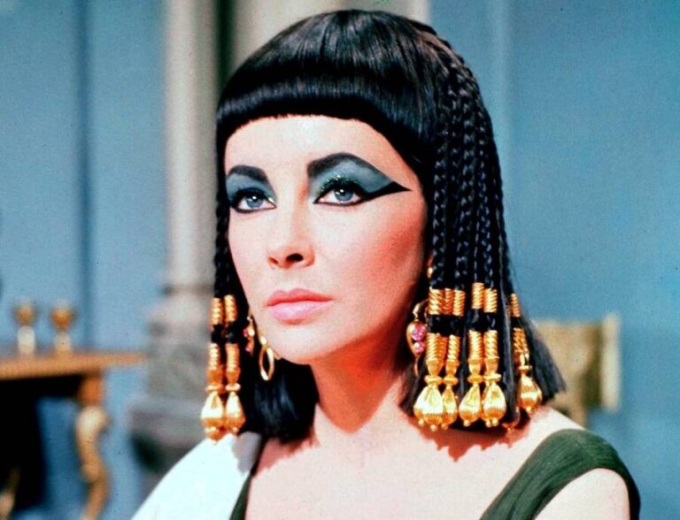 Nữ diễn viên Elizabeth Taylor thể hiện một trong những bức chân dung Nữ hoàng Cleopatra nổi tiếng nhất trong lịch sử hiện đại. Ảnh: Getty Images