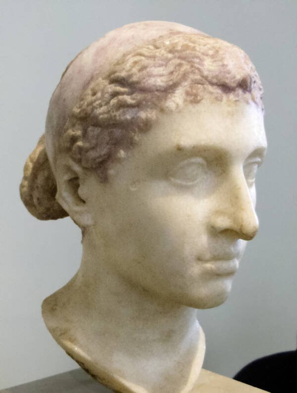 Một bức tượng bán thân được cho là tạc Nữ hoàng Cleopatra, ra đời khoảng năm 40 đến 30 trước Công nguyên. Ảnh: Wikimedia Commons