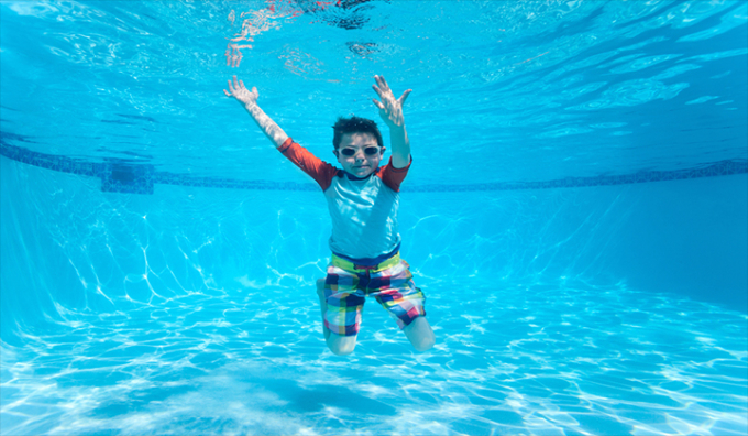 Cho trẻ khi đi bơi mùa hè: Những điều tuyệt đối cần lưu ý