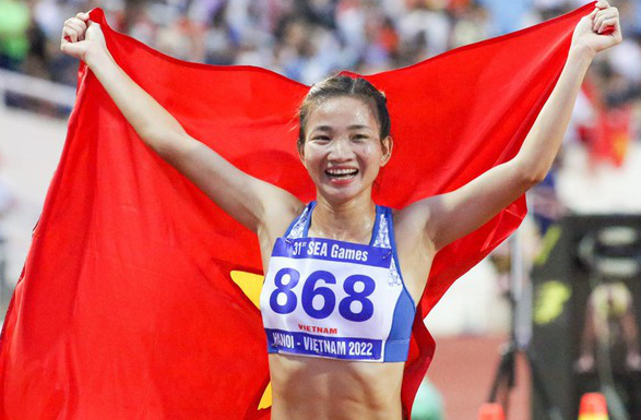   Nguyễn Thị Oanh đoạt 3 huy chương vàng SEA Games 31 ở các nội dung chạy của nữ 1.500m, 5.000m và 3.000m vượt chướng ngại vật. Đặc biệt ở nội dung 3.000m vượt chướng ngạt vật, Nguyễn Thị Oanh đã phá vỡ kỷ lục của SEA Games với thời gian 9 phút 52 giây 06. Cô là một trong 4 VĐV xuất sắc nhất SEA Games 31.  