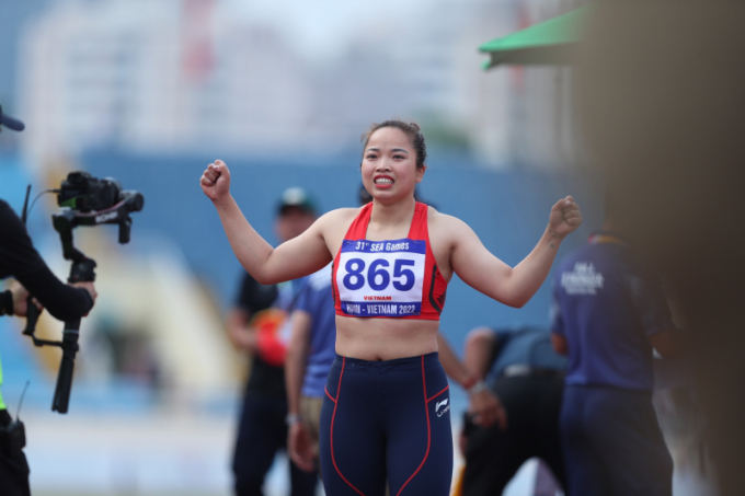   Ngày 18/5, tại nội dung ném lao nữ, với thành tích 56,37m, nữ vận động viên người dân tộc Thái đã giành được tấm huy chương vàng. Cô đã phá kỷ lục SEA Games môn ném lao nữ. Lò Thị Hoàng từng giành huy chương bạc môn này tại SEA Games 30 tại Philippines vào năm 2019.  