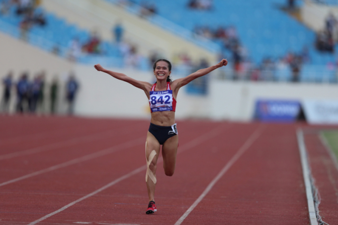 Ngay sau tấm huy chương vàng của Lò Thị Hoàng, một nữ VĐV của đoàn Việt Nam cũng đã chiến thắng ở đường chạy 10.000 m đó là Lò Thị Thanh. Cô đã mang về tấm huy chương vàng thứ 18 cho điền kinh Việt Nam tại SEA Games 31.