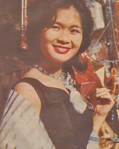 Sinh năm 1945, nhưng Khánh Ly đã có gu thời trang sành điệu