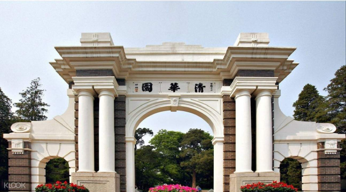 Hai trường đại học top đầu Trung Quốc tranh giành nhân tài từ kỳ Cao khảo ra sao?