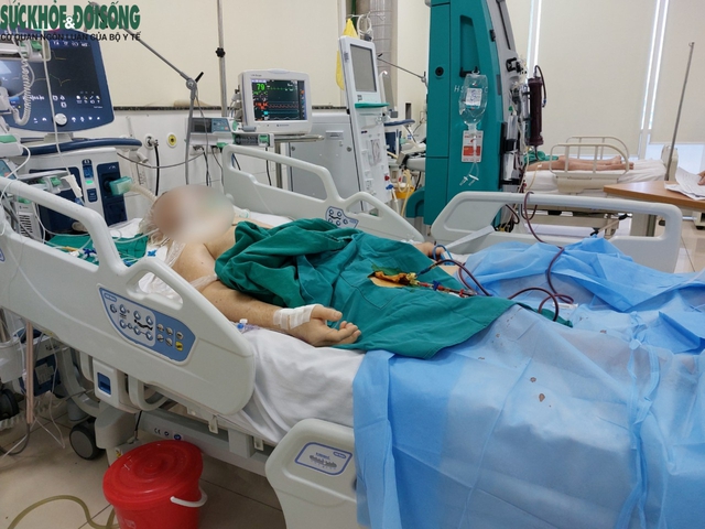   Một bệnh nhân COVID-19 nặng đang điều trị tại Khoa Hồi sức tích cực - Bệnh viện Bệnh Nhiệt Đới Trung ương. Ảnh: SKĐS  