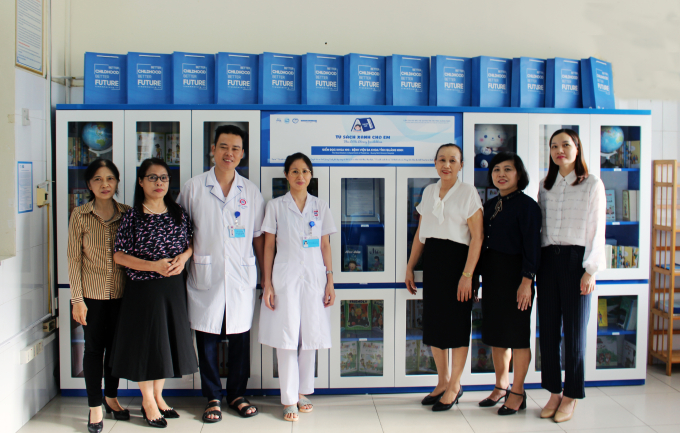 Bàn giao “Tủ sách xanh cho em” tại Khoa Nhi, Bệnh viện Đa khoa tỉnh Quảng Ninh