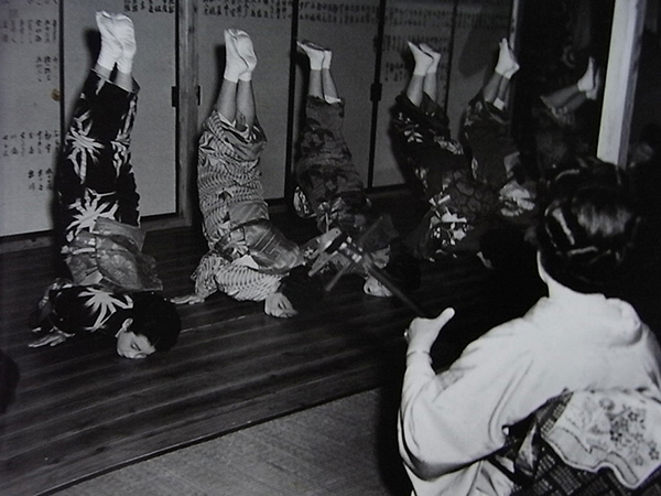 Trường Geisha năm 1951. Ảnh: Tsuneko Sasamoto