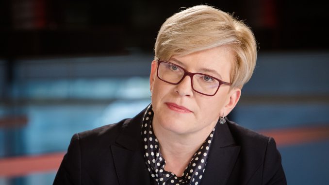   Cựu Bộ trưởng Tài chính Lithuania Ingrida Simonyte, 47 tuổi được bổ nhiệm làm thủ tướng của một chính phủ trung hữu vào tháng 12/2020.  