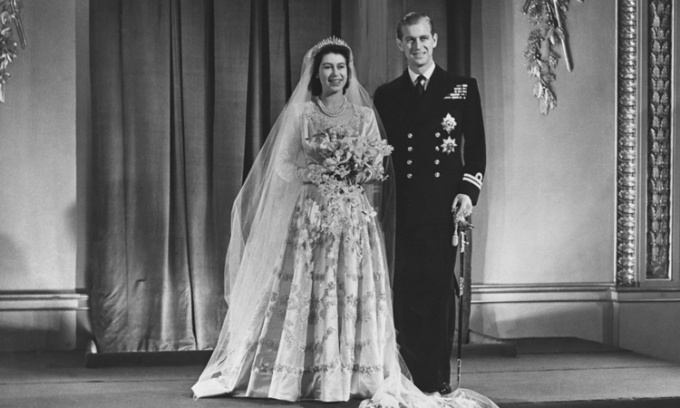   Công chúa Elizabeth và Hoàng tử Philip khi mới kết hôn vào năm 1947. Ảnh: Royal.uk.  