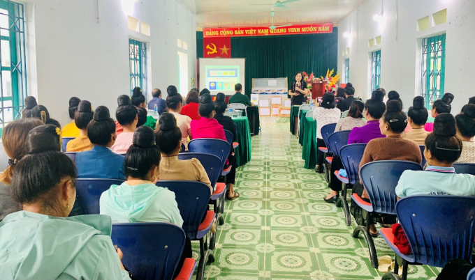   GS.TS. Lê Thị Hợp, Chủ tịch Hội Nữ trí thức Việt Nam tập huấn kiến thức dinh dưỡng với sức khỏe  