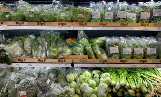 Những thông tin về rau không an toàn đưa vào siêu thị khiến người tiêu dùng hoang mang. Ảnh: Diệu Thanh.