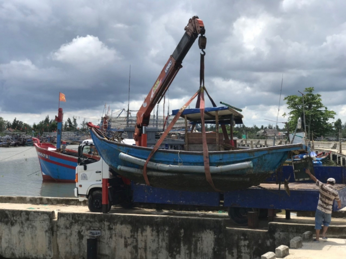Các tàu cá của ngư dân đảo Cù Lao Chàm được đưa vào nơi trú bão.