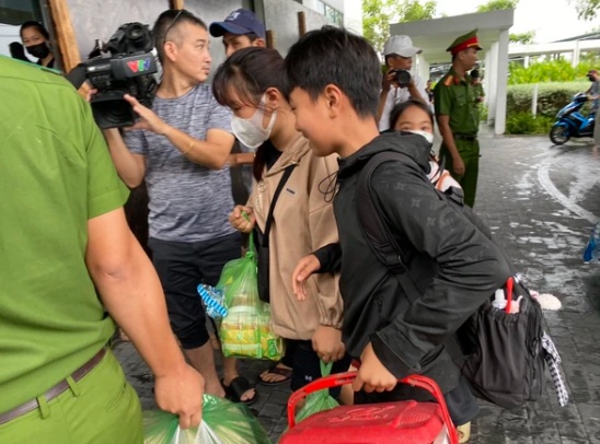   Đến chiều ngày 27/9, Hoiana đã đón được gần 200 người dân xã Duy Hải ( huyện Duy Xuyên, Quảng Nam) đến sơ tán, trong đó phần lớn là người già, trẻ nhỏ và phụ nữ có thai.   