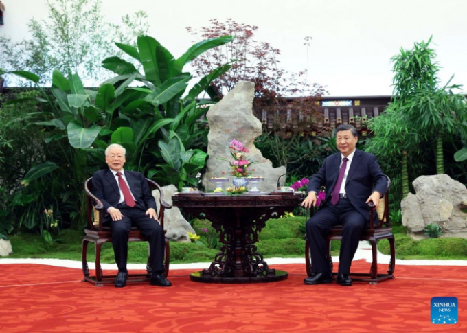   Tổng Bí thư, Chủ tịch Trung Quốc Tập Cận Bình đã thân mật mời Tổng Bí thư Nguyễn Phú Trọng dự Tiệc trà trong tối 31/10. Ảnh - Xinhua  