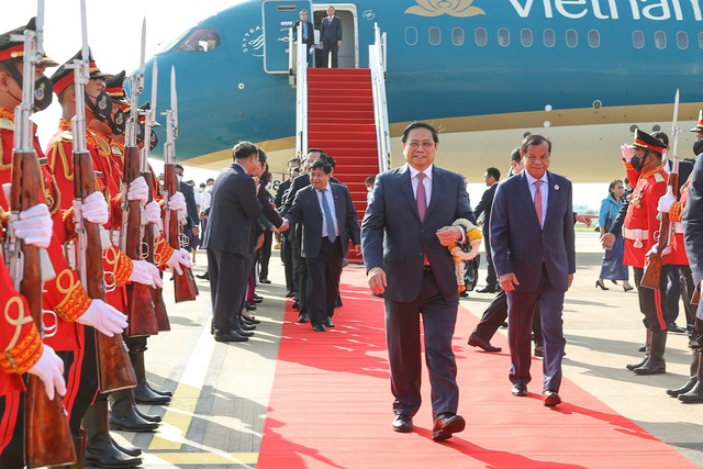         Tham gia đoàn đại biểu Việt Nam thăm Vương quốc Campuchia có Phó Chủ tịch Thường trực Quốc hội Trần Thanh Mẫn, lãnh đạo nhiều bộ ngành, đoàn thể Trung ương - Ảnh: Nhật Bắc        