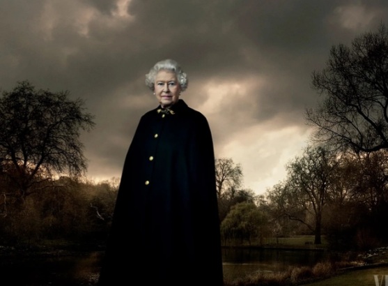 Annie Leibovitz đã có hai lần nhận được lời mời chụp chân dung cho Nữ hoàng Elizabeth Đệ nhị,