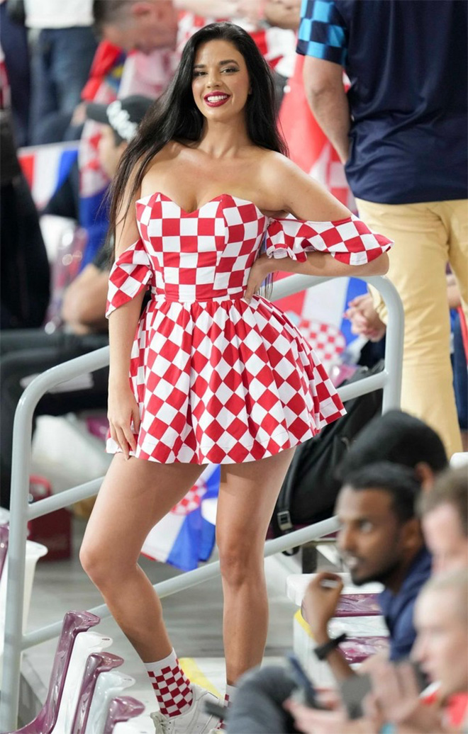 Nữ cổ động viên nữ Croatia gây sốt tại World Cup