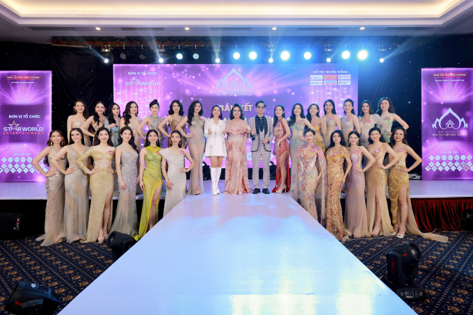 Top 25 Hoa hậu Việt Nam Thời đại 2022 cùng Chủ tịch Đặng Gia Bena và Danh ca Ngọc Sơn, Ca sĩ Thanh Thảo.