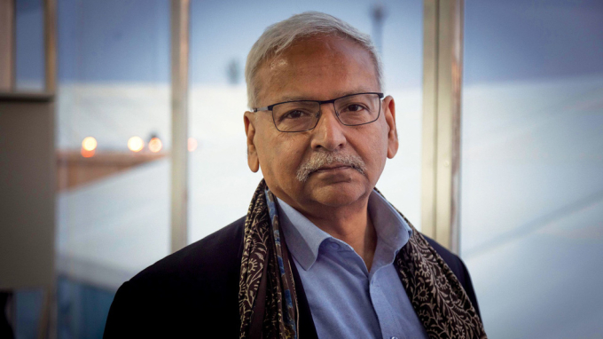   Tiến sĩ Saleemul Huq làm việc tại Trung tâm Quốc tế về biến đổi khí hậu và phát triển ở Bangladesh. Tại Hội nghị thượng đỉnh COP27 vào tháng 11 năm nay, Saleemul Huq thành công trong việc yêu cầu các quốc gia tham dự đồng ý với quỹ 