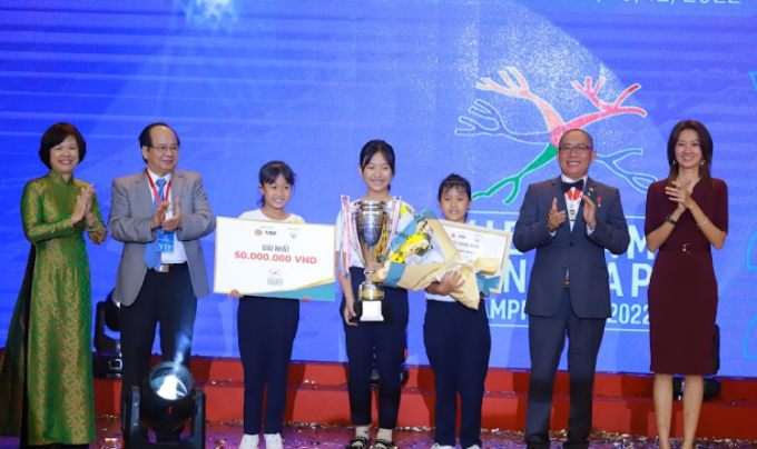 Đội Sáng Tạo 1 đến từ Trường Tiểu học Hành Thịnh - Quảng Ngãi  đã xuất sắc giành ngôi Vô địch giải Đồng đội của cuộc thi năm nay.