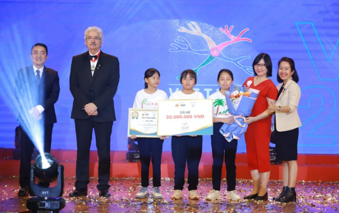 Giải Nhì thuộc về Đội Dừa Xiêm đến từ Trường Tiểu học Số 1 Hoài Châu Bắc – Bình Định.