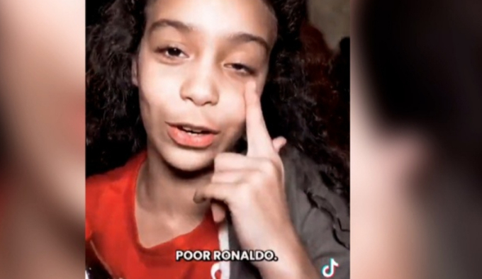 Bé gái người Morocco nổi tiếng sau video chế giễu Ronaldo. Ảnh: Marca.