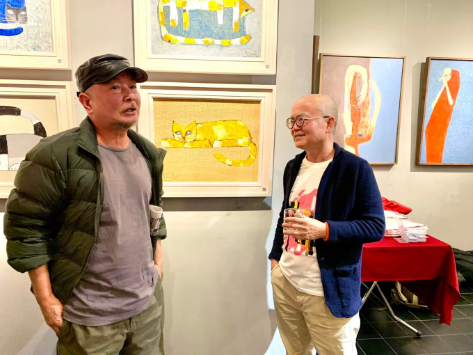  Họa sỹ Tào Linh và Nhiếp ảnh gia Dzungart Nguyễn tại triển lãm (Ảnh: Facebook DzungArt Nguyen)
