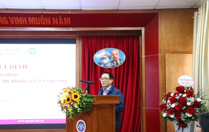 GS.TS. Tạ Thành Văn, Chủ tịch Hội đồng Trường Đại học Y Hà Nội phát biểu tại buổi lễ
