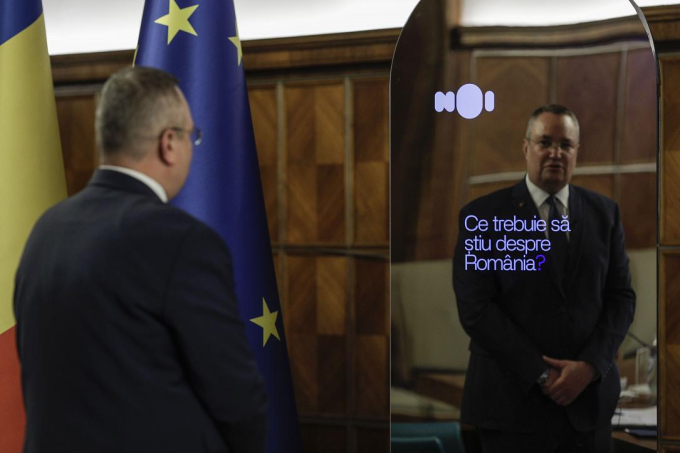 Thủ tướng Romania Nicolae Ciuca đứng trước 