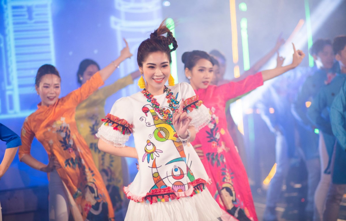 Chân dung nữ ca sĩ lọt top 10 Gương mặt trẻ Việt Nam tiêu biểu từng gây sốt với 