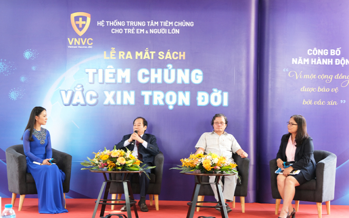 Việt Nam lần đầu có sách về “Tiêm chủng vắc xin trọn đời”