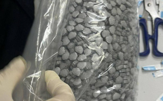 Lực lượng hải quan đã thu giữ hơn 10kg thuốc lắc và ma túy trên chuyến bay VN10, từ Pháp về Việt Nam.