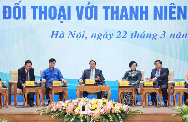   Thủ tướng Phạm Minh Chính cùng đại diện các bộ, ngành và Trung ương Đoàn tham gia đối thoại với thanh niên. Ảnh: TTXVN  