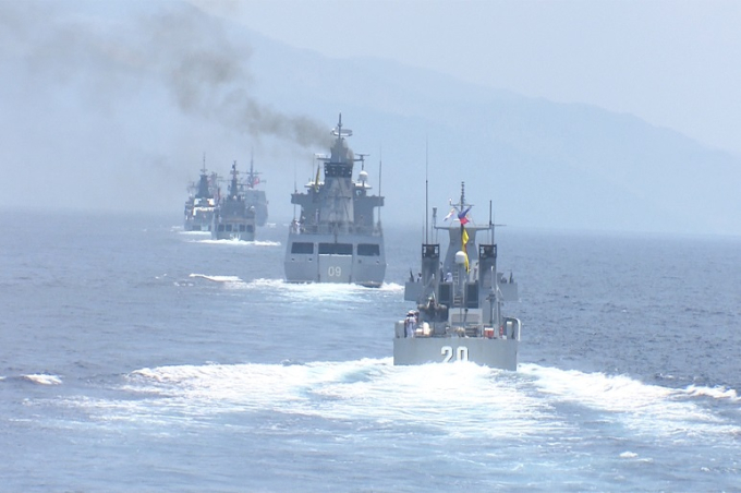   Đội hình tàu duyệt binh phía trước Tàu 015-Trần Hưng Đạo. Ảnh: Báo hải quân Việt Nam  