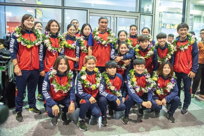 Đội tuyển Bóng đá Nữ Việt Nam tại Sân bay Quốc tế Nội Bài. (Ảnh: Phạm Tuấn Anh/TTXVN)