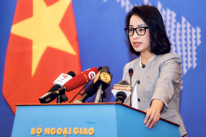   Bà Phạm Thu Hằng trong một cuộc họp báo thường kỳ của Bộ Ngoại giao - Ảnh: NGUYỄN KHÁNH  