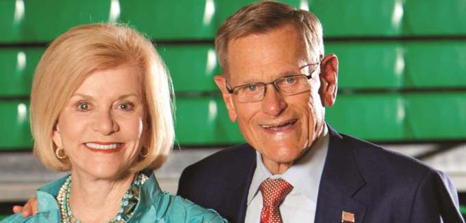 Judy love (85 tuổi) - tài sản 10,2 tỷ USD. Bà và chồng bắt đầu sự nghiệp với chuỗi cửa hàng tiện lợi và trạm dừng xe tải Love's Travel Stops & Country Stores. đến nay, Love's đã có hơn 610 cửa hàng ở 41 bang với doanh thu mỗi năm ước tính 26,5 tỷ USD. Hiện tại, bà và 4 người con cùng sở hữu công ty, trong đó 2 con trai là Greg và Frank là đồng CEO từ năm 2014.