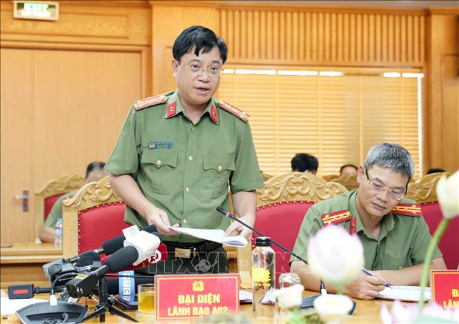 Đại tá Đinh Việt Dũng, Phó Cục trưởng Cục An ninh nội địa trả lời câu hỏi của các phóng viên. Ảnh: Phạm Kiên/TTXVN