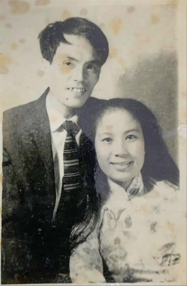 Đôi vợ chồng Hoàng Phủ Ngọc Tường và Lâm Thị Mỹ Dạ thời trẻ (Ảnh: internet)