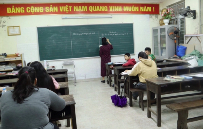   Lớp học có nhiều học trò ở các lứa tuổi, hoàn cảnh khác nhau. Ảnh: NVCC   