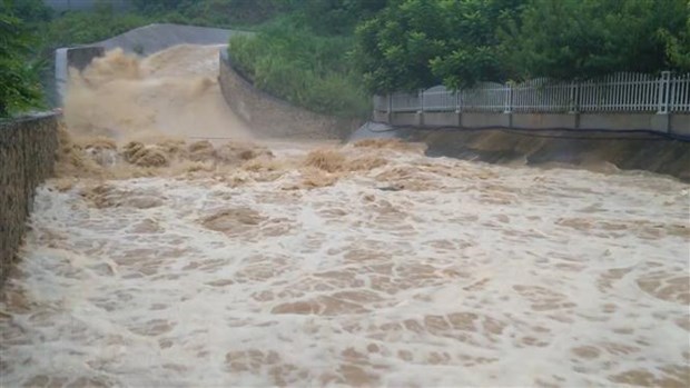   Các khu vực vùng núi đề phòng nguy cơ xảy ra lũ quét do mưa lớn. (Ảnh: Nguyễn Cường/TTXVN)  